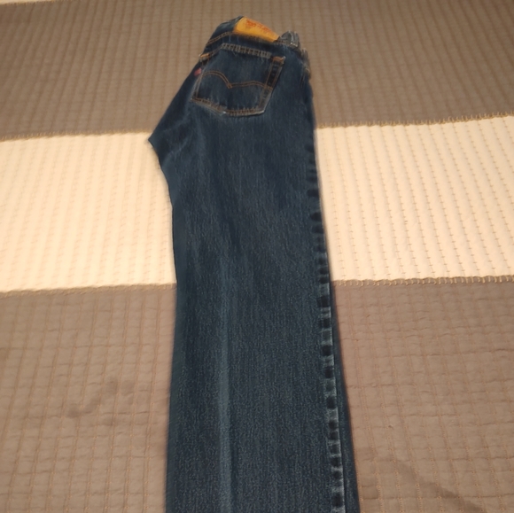 32x34 Levi jeans - Picture 2 of 4